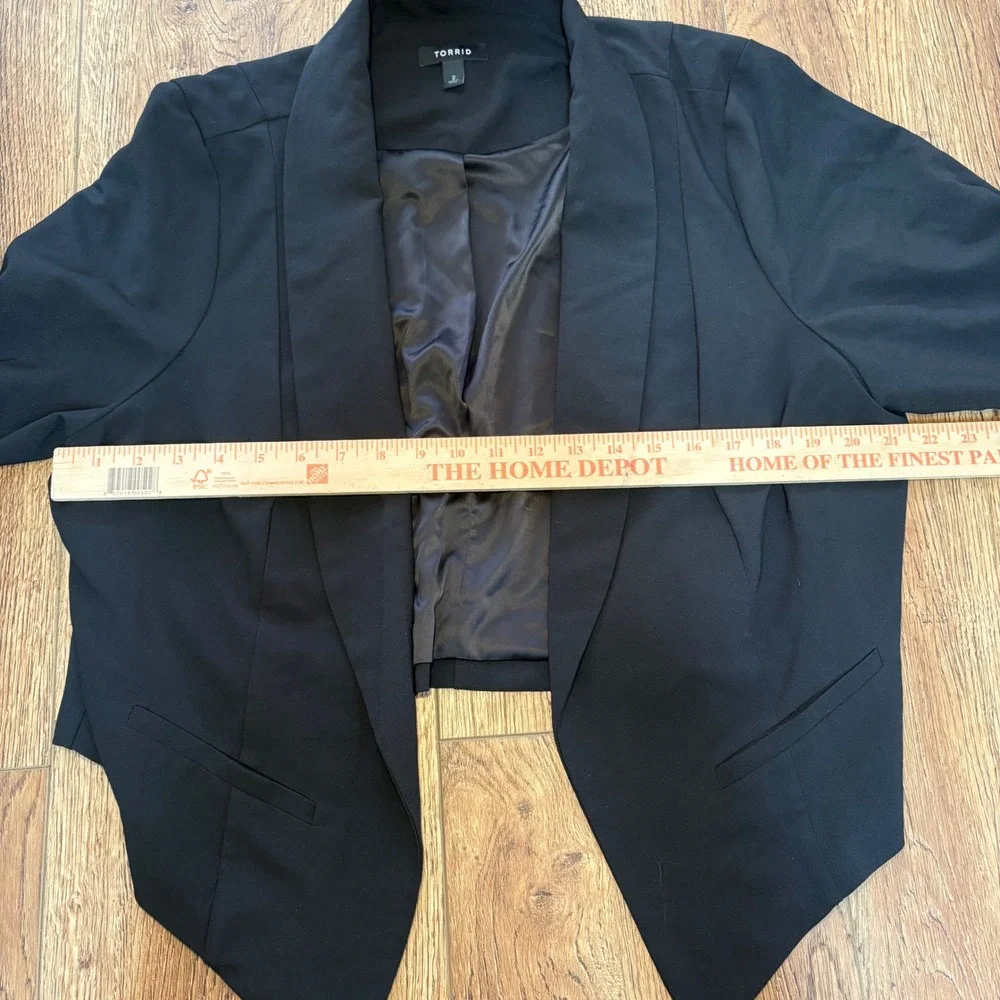 Torrid Deluxe Stretch Ruched Sleeved Black Blazer Drape Front Womens Size 2 Plus
